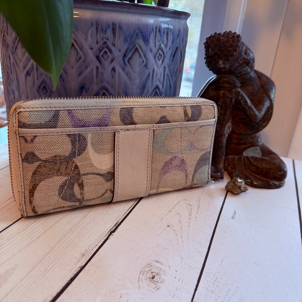 COACH | Soho Optic Art Linen Wallet - Picture 2 of 16